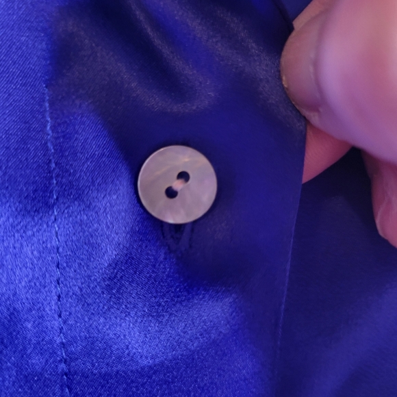 VINTAGE LIZ CLAIBORNE SAPPHIRE BLUE SILK BLOUSE - Picture 4 of 11